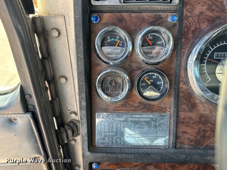 image for item DW6755 2001 Kenworth T800 winch truck