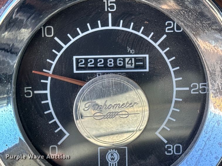 image for item DW6755 2001 Kenworth T800 winch truck