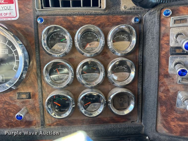 image for item DW6755 2001 Kenworth T800 winch truck