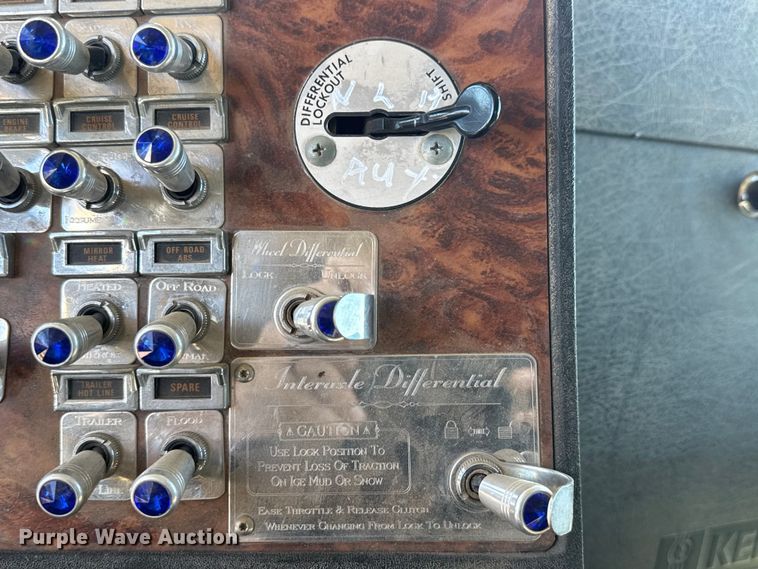 image for item DW6755 2001 Kenworth T800 winch truck