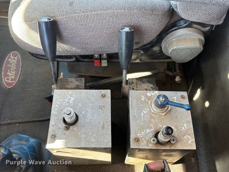 image for item DW6755 2001 Kenworth T800 winch truck