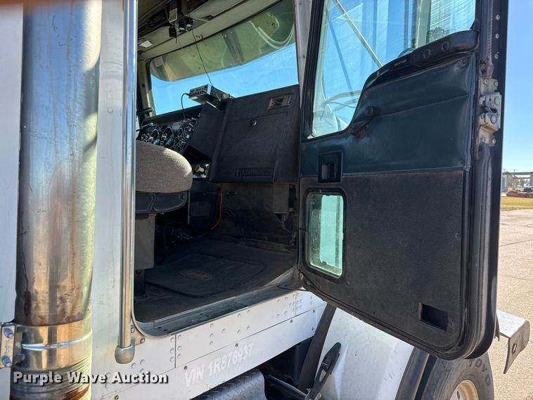 image for item DW6755 2001 Kenworth T800 winch truck