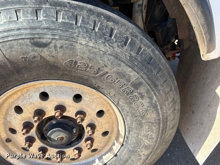 image for item DW6755 2001 Kenworth T800 winch truck