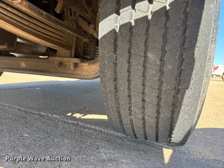 image for item DW6755 2001 Kenworth T800 winch truck