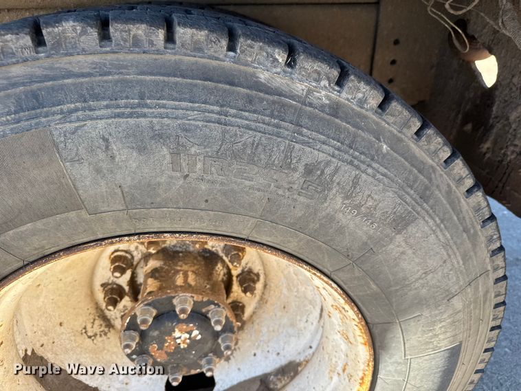 image for item DW6755 2001 Kenworth T800 winch truck