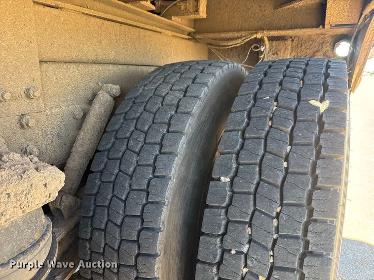 image for item DW6755 2001 Kenworth T800 winch truck