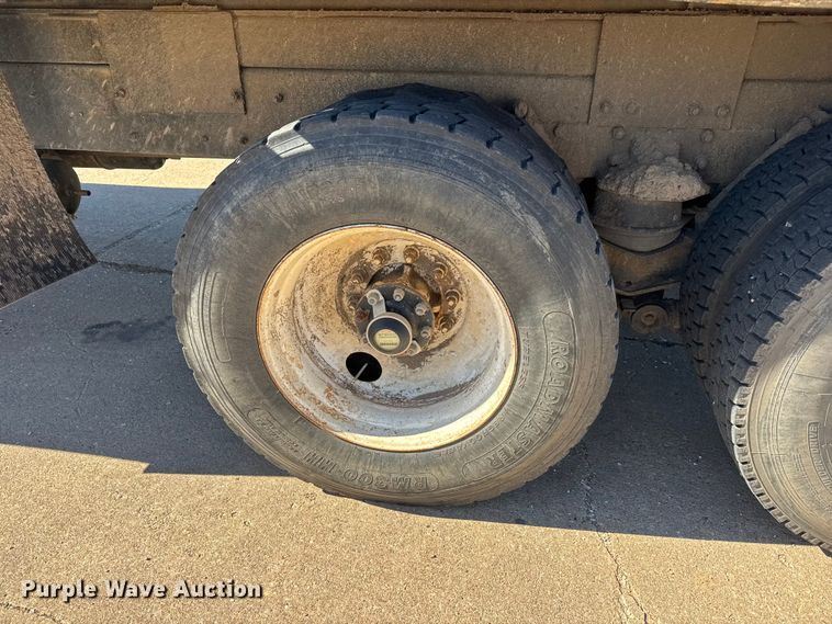 image for item DW6755 2001 Kenworth T800 winch truck