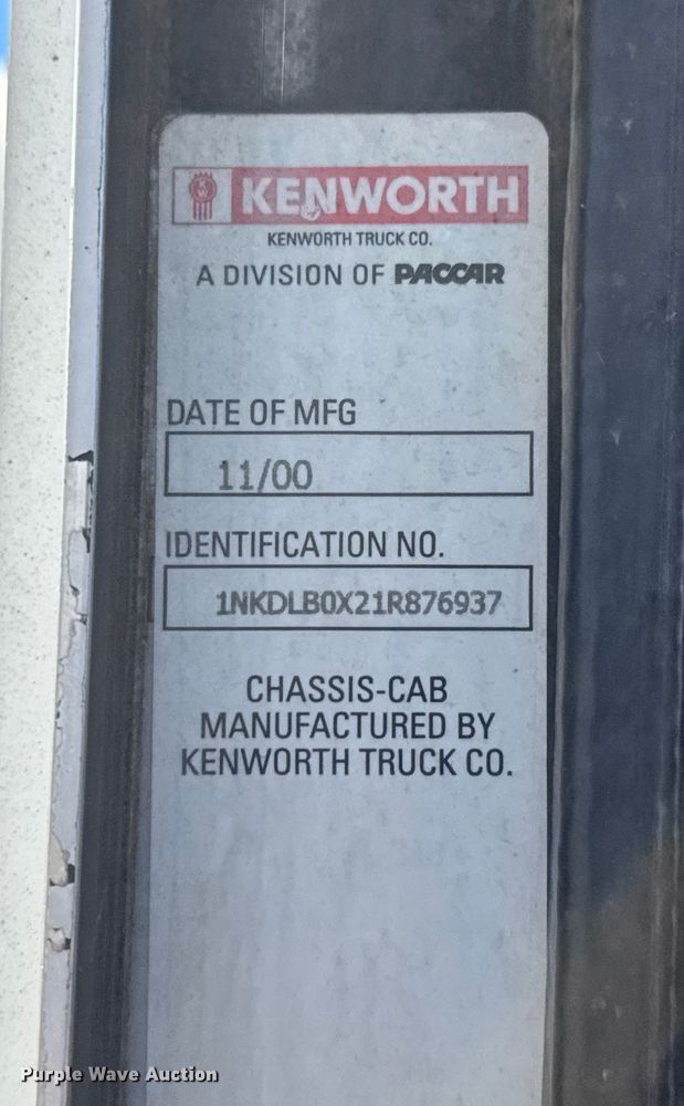 image for item DW6755 2001 Kenworth T800 winch truck