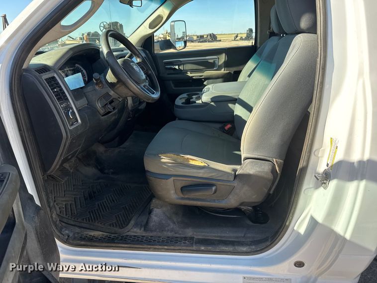 image for item DW6760 2018 RAM 5500HD winch truck