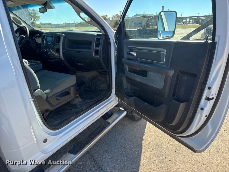 image for item DW6760 2018 RAM 5500HD winch truck