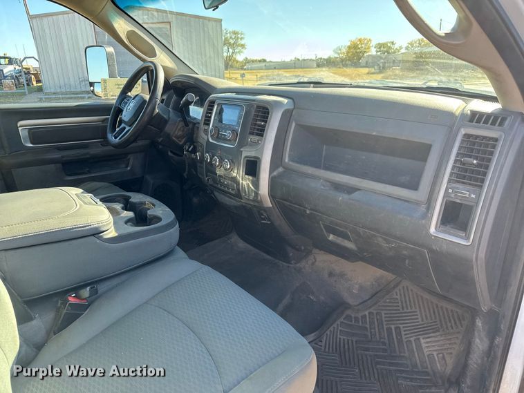 image for item DW6760 2018 RAM 5500HD winch truck