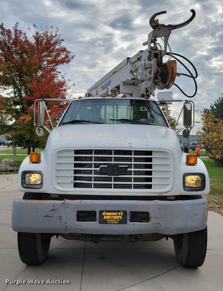 image for item DX6592 2000 Chevrolet  C7500 digger derrick truck