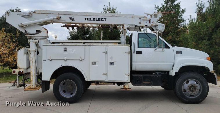 image for item DX6592 2000 Chevrolet  C7500 digger derrick truck