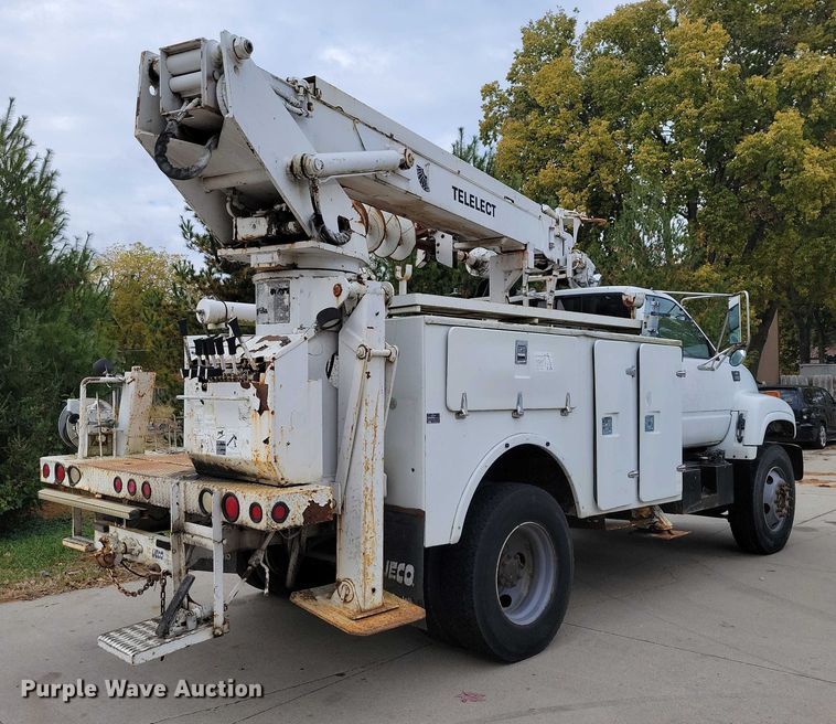 image for item DX6592 2000 Chevrolet  C7500 digger derrick truck