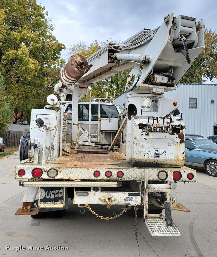 image for item DX6592 2000 Chevrolet  C7500 digger derrick truck