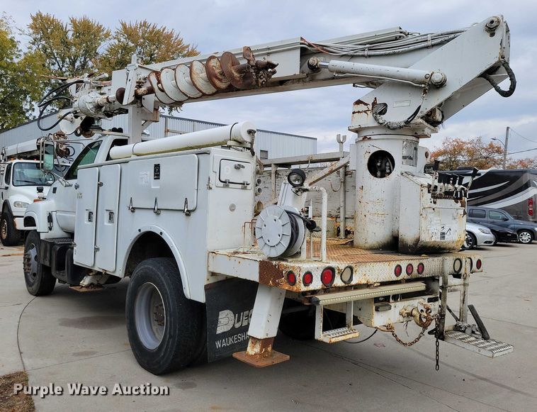 image for item DX6592 2000 Chevrolet  C7500 digger derrick truck