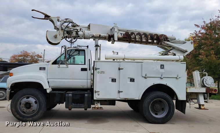 image for item DX6592 2000 Chevrolet  C7500 digger derrick truck