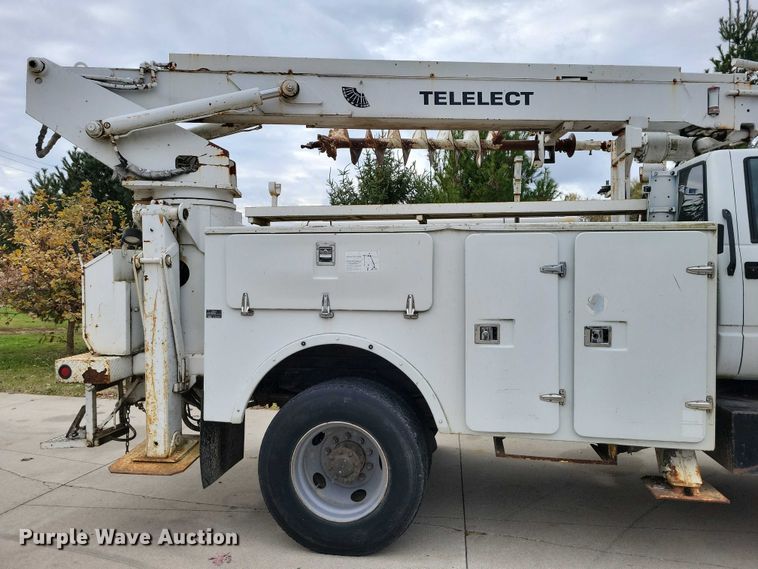 image for item DX6592 2000 Chevrolet  C7500 digger derrick truck