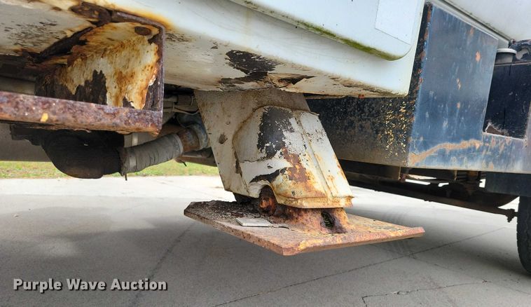 image for item DX6592 2000 Chevrolet  C7500 digger derrick truck