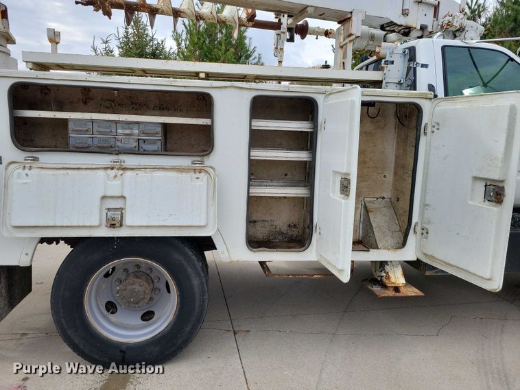 image for item DX6592 2000 Chevrolet  C7500 digger derrick truck