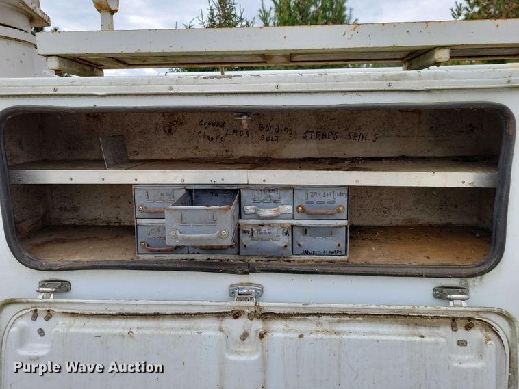 image for item DX6592 2000 Chevrolet  C7500 digger derrick truck