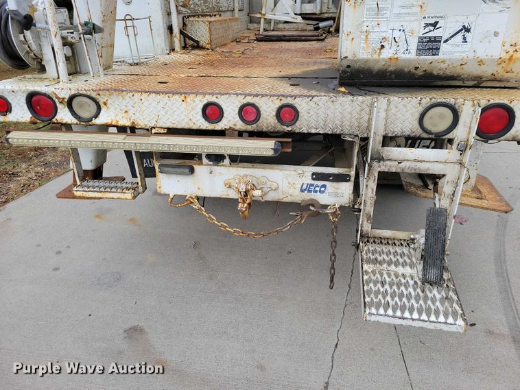 image for item DX6592 2000 Chevrolet  C7500 digger derrick truck