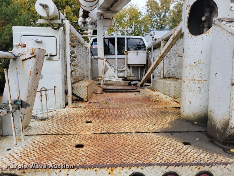 image for item DX6592 2000 Chevrolet  C7500 digger derrick truck