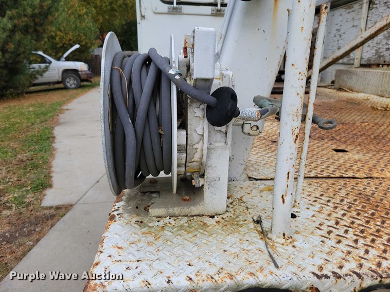 image for item DX6592 2000 Chevrolet  C7500 digger derrick truck