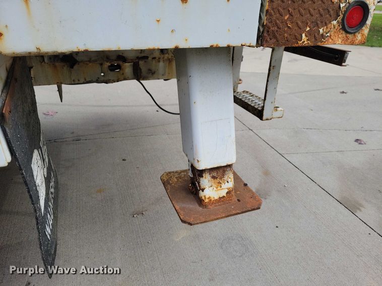 image for item DX6592 2000 Chevrolet  C7500 digger derrick truck