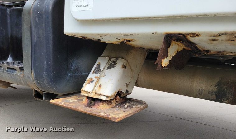 image for item DX6592 2000 Chevrolet  C7500 digger derrick truck