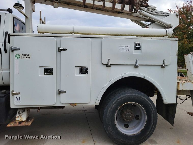 image for item DX6592 2000 Chevrolet  C7500 digger derrick truck