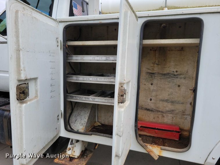 image for item DX6592 2000 Chevrolet  C7500 digger derrick truck