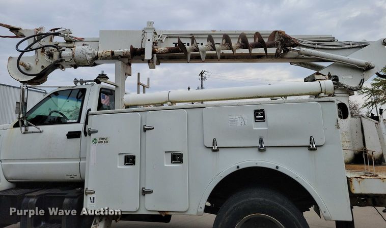 image for item DX6592 2000 Chevrolet  C7500 digger derrick truck