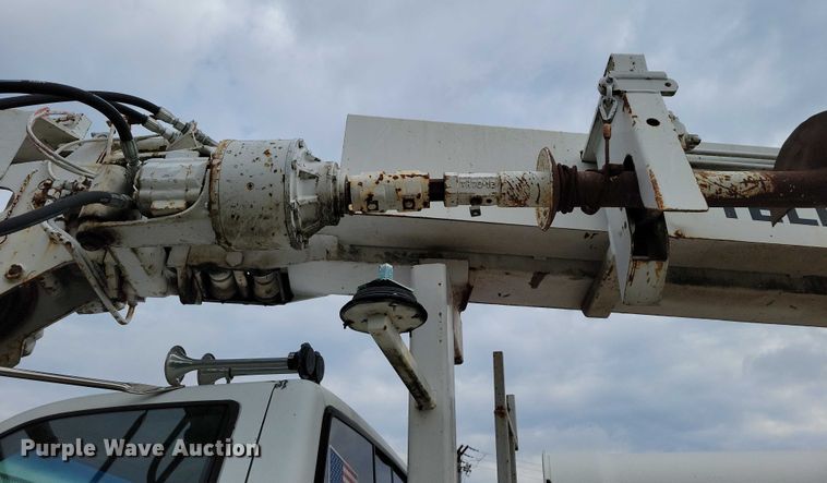 image for item DX6592 2000 Chevrolet  C7500 digger derrick truck