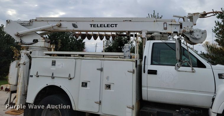 image for item DX6592 2000 Chevrolet  C7500 digger derrick truck