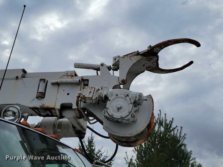 image for item DX6592 2000 Chevrolet  C7500 digger derrick truck