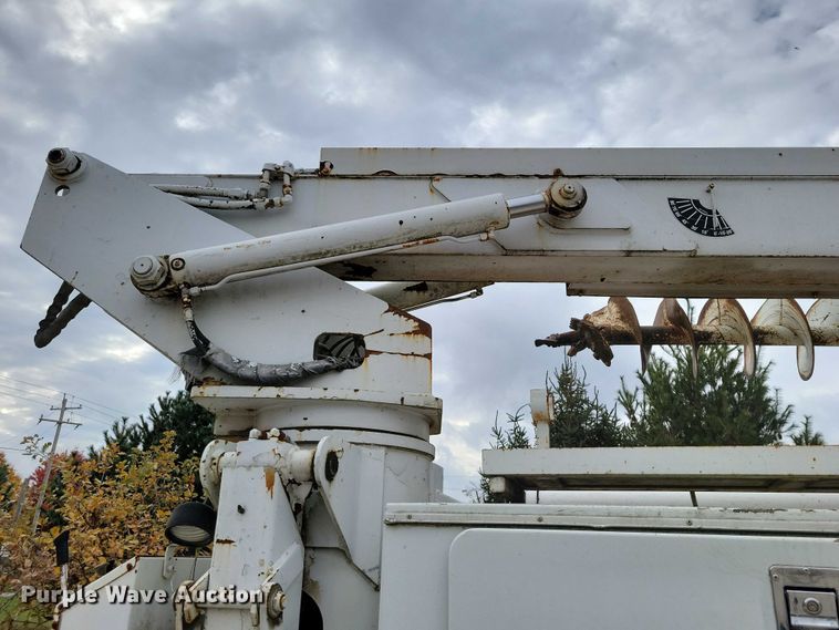 image for item DX6592 2000 Chevrolet  C7500 digger derrick truck