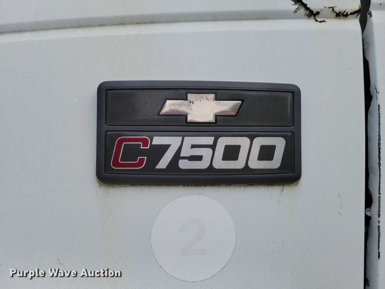 image for item DX6592 2000 Chevrolet  C7500 digger derrick truck