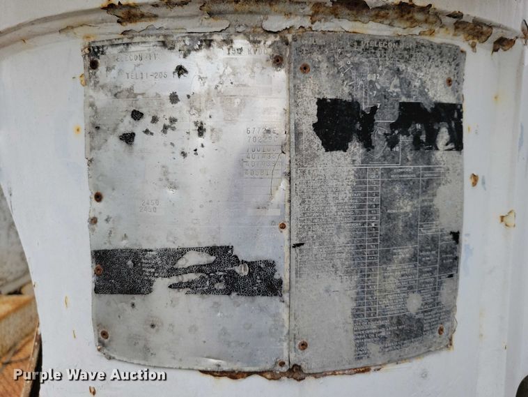 image for item DX6592 2000 Chevrolet  C7500 digger derrick truck