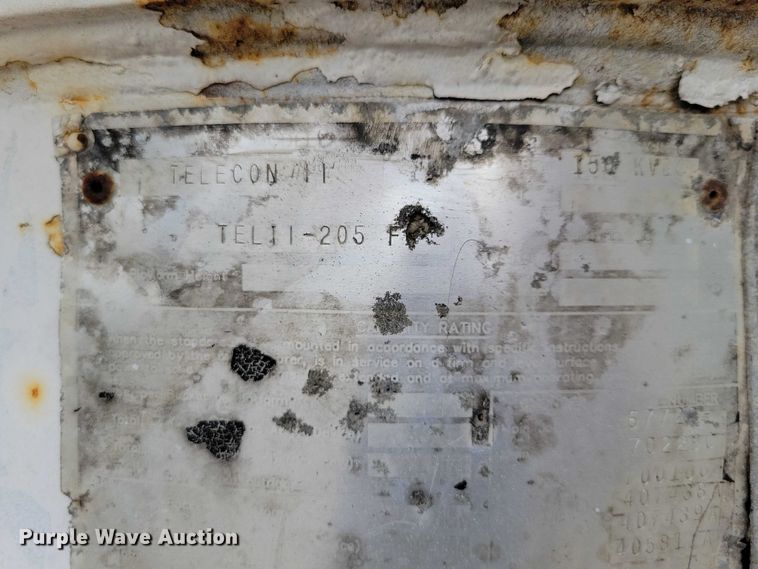 image for item DX6592 2000 Chevrolet  C7500 digger derrick truck