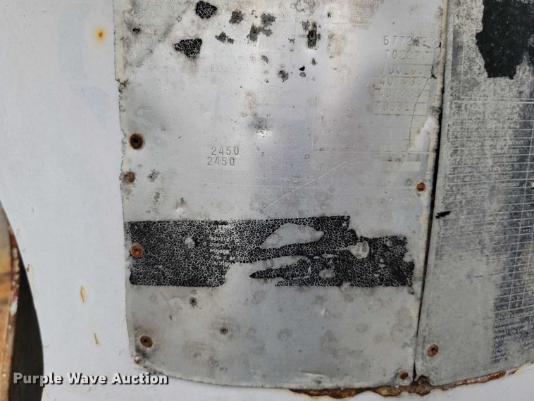 image for item DX6592 2000 Chevrolet  C7500 digger derrick truck