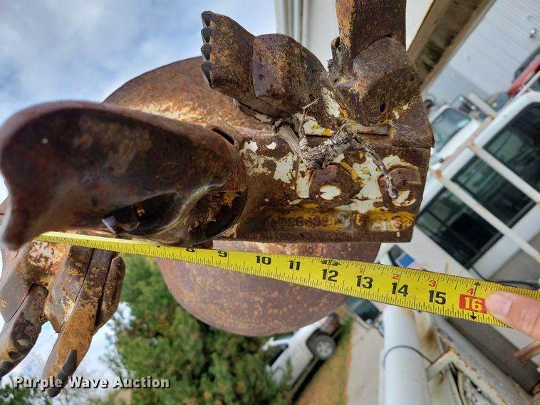 image for item DX6592 2000 Chevrolet  C7500 digger derrick truck