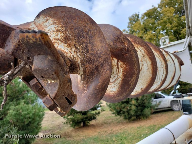 image for item DX6592 2000 Chevrolet  C7500 digger derrick truck