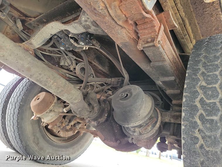 image for item DX6592 2000 Chevrolet  C7500 digger derrick truck