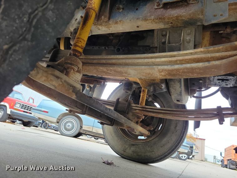 image for item DX6592 2000 Chevrolet  C7500 digger derrick truck