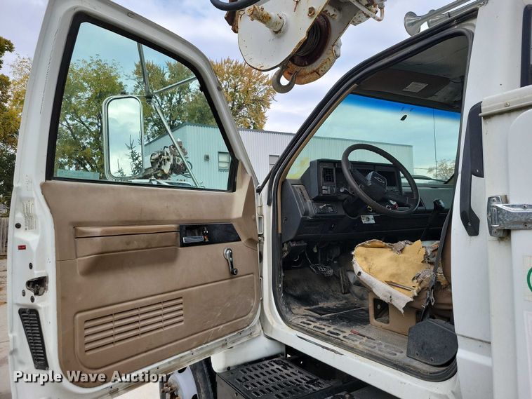 image for item DX6592 2000 Chevrolet  C7500 digger derrick truck