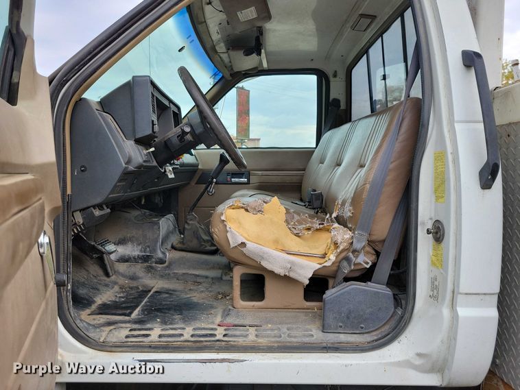 image for item DX6592 2000 Chevrolet  C7500 digger derrick truck