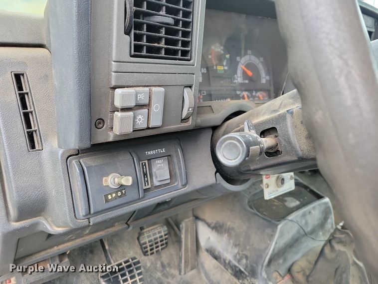 image for item DX6592 2000 Chevrolet  C7500 digger derrick truck