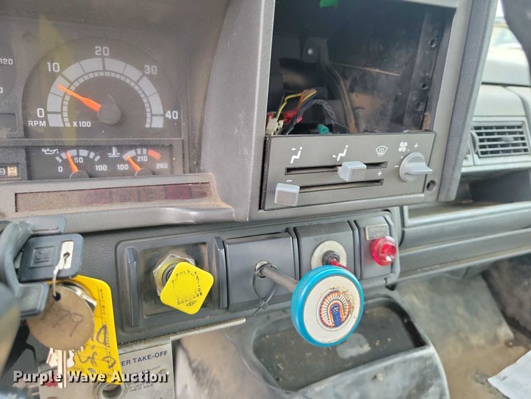 image for item DX6592 2000 Chevrolet  C7500 digger derrick truck