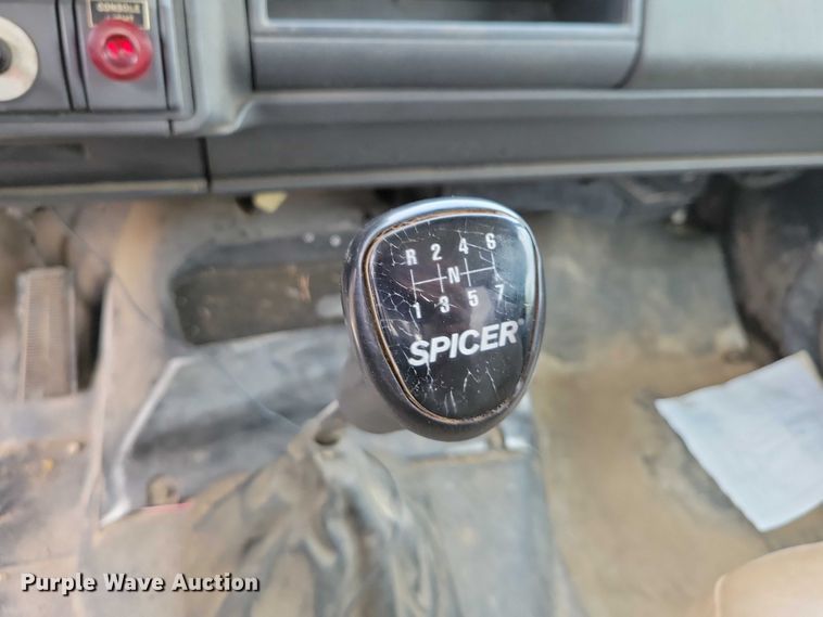 image for item DX6592 2000 Chevrolet  C7500 digger derrick truck